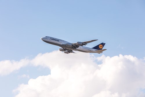 First flight with a queen of the skies – just like this Boeing 747-8 nearly all of Lufthansa's fleet is equipped with this new precision navigation system